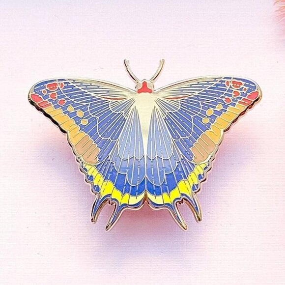 Two-Tailed Pasha Butterfly Enamel Pin - Gold Plated Nature‎ & Insect Jewelry - Picture 2 of 9
